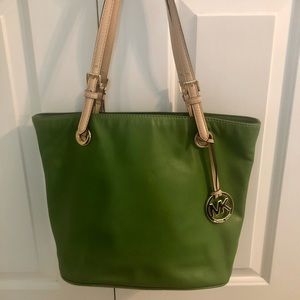 Michael Kors Bedford Medium Clasp Top Pebbled Leather Olive Tote.